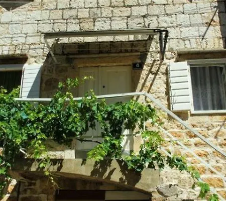 Apartman Pod Lozom Vis